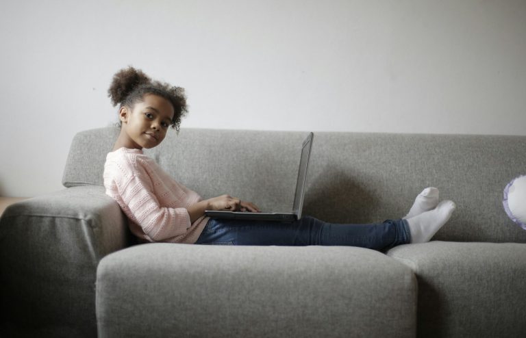 The Worst Mistakes Parents Can Make When It Comes To Screen Time