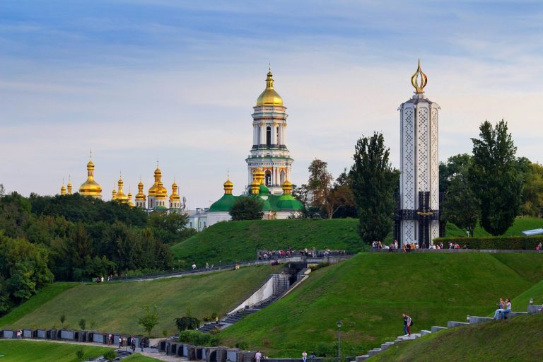 Why Western Men Are Turning to Ukrainian Women: A Cultural and Emotional Perspective