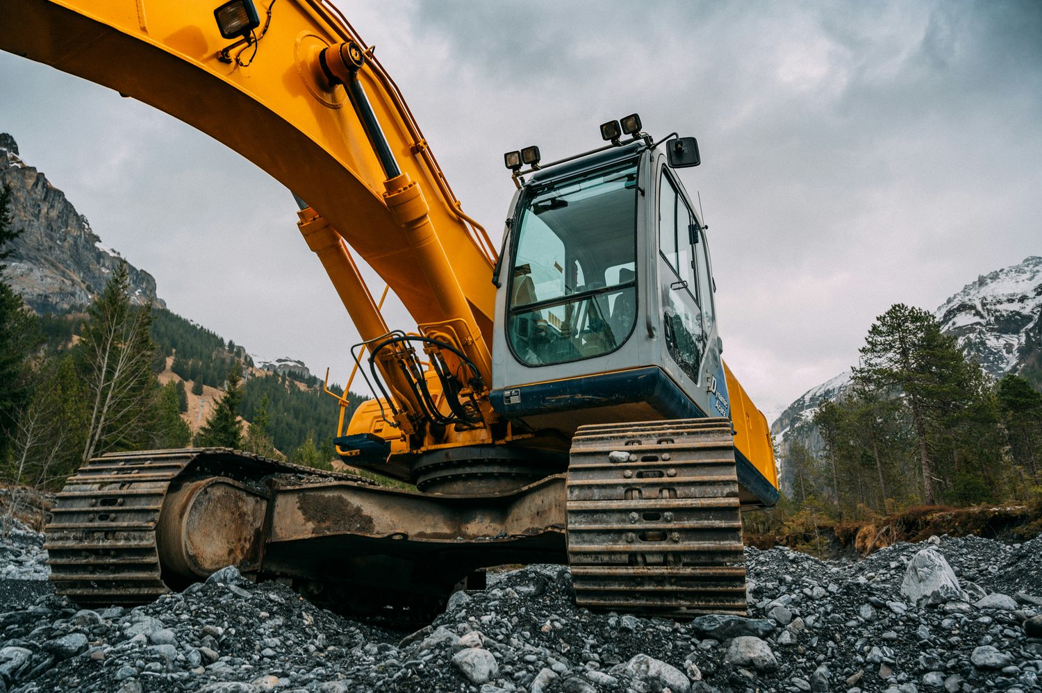 Understanding Hydraulic Breakers and Their Role in Heavy Work