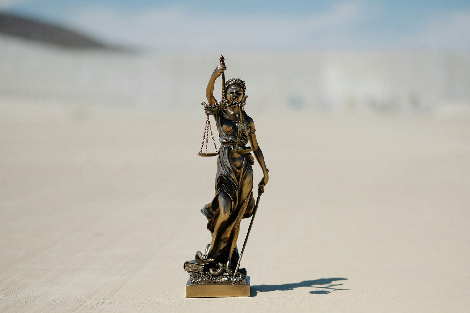 How a Criminal Lawyer Builds a Strong Defense Strategy
