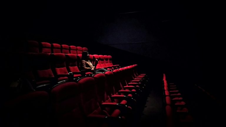 How Movie Nights Are Becoming the New Chill Sessions with a Dab Rig Kit