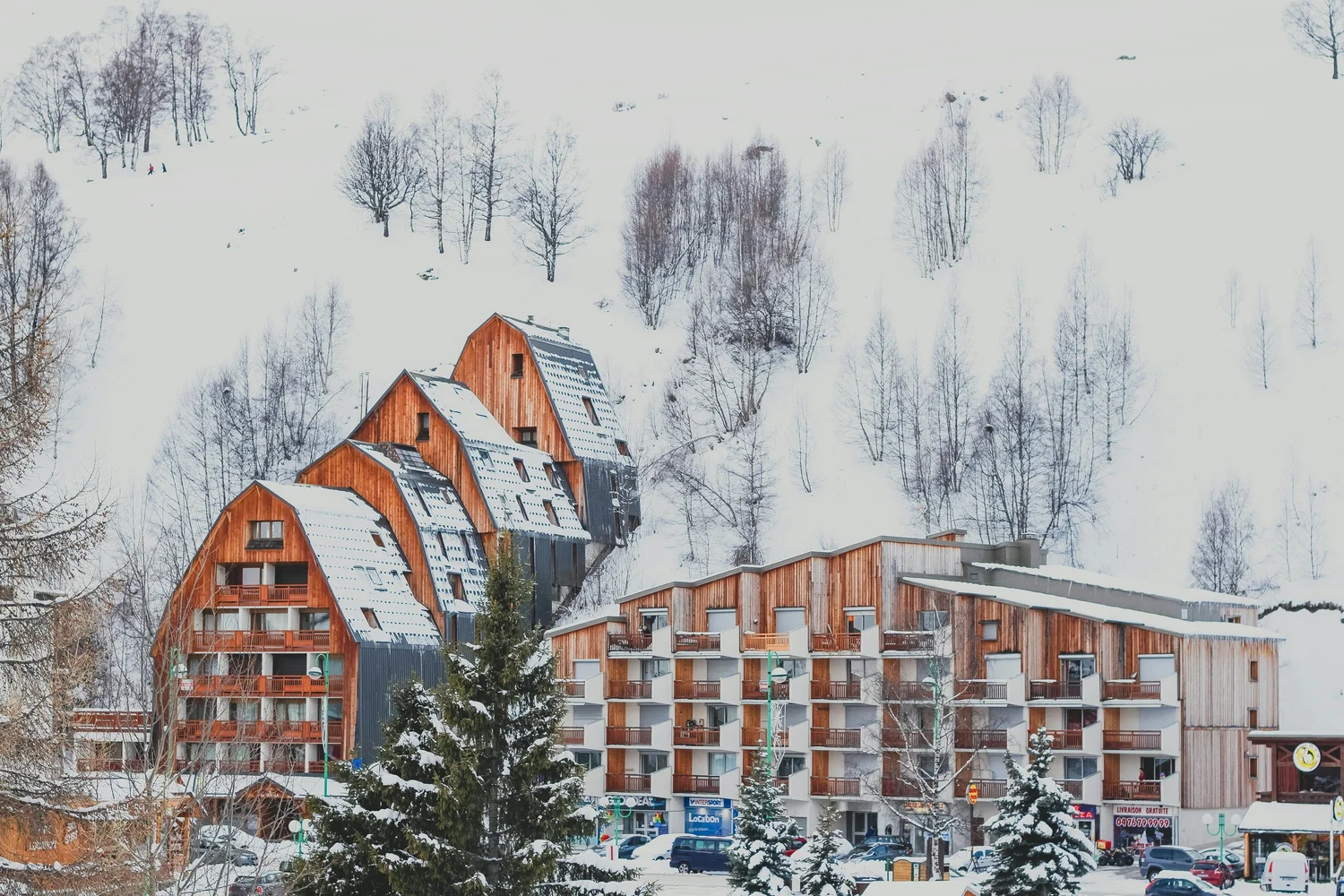 Luxury Holidays: From Tranquil UK Retreats to Ski Chalets in Val d’Isère