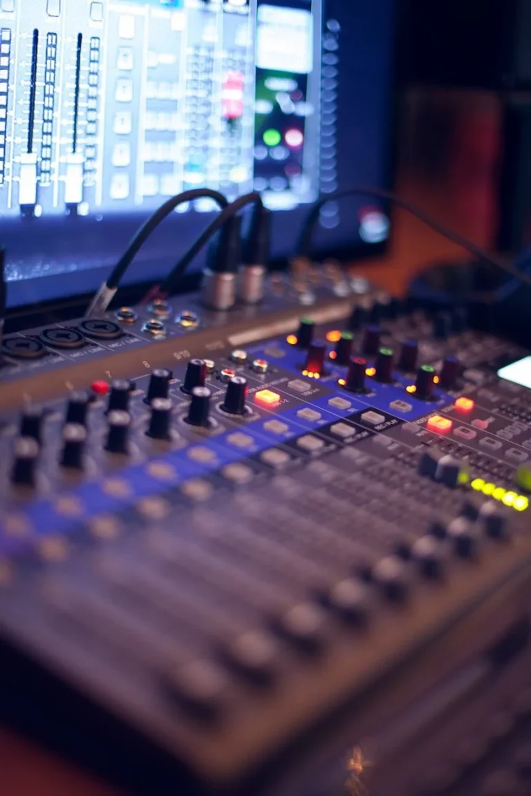 Sound in Film: How Room Acoustics Affect the Experience?