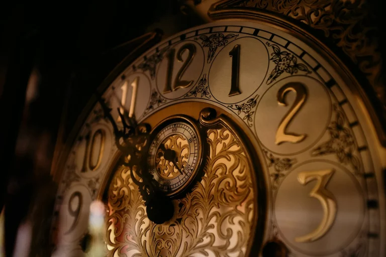 INFOGRAPHIC: Exact Start Times So That Iconic Scenes Hit at Midnight