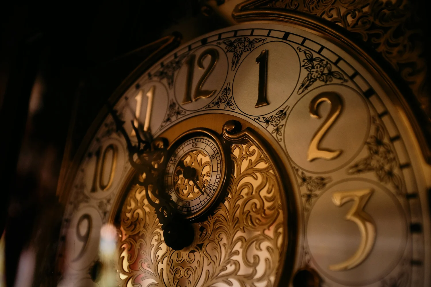 INFOGRAPHIC: Exact Start Times So That Iconic Scenes Hit at Midnight