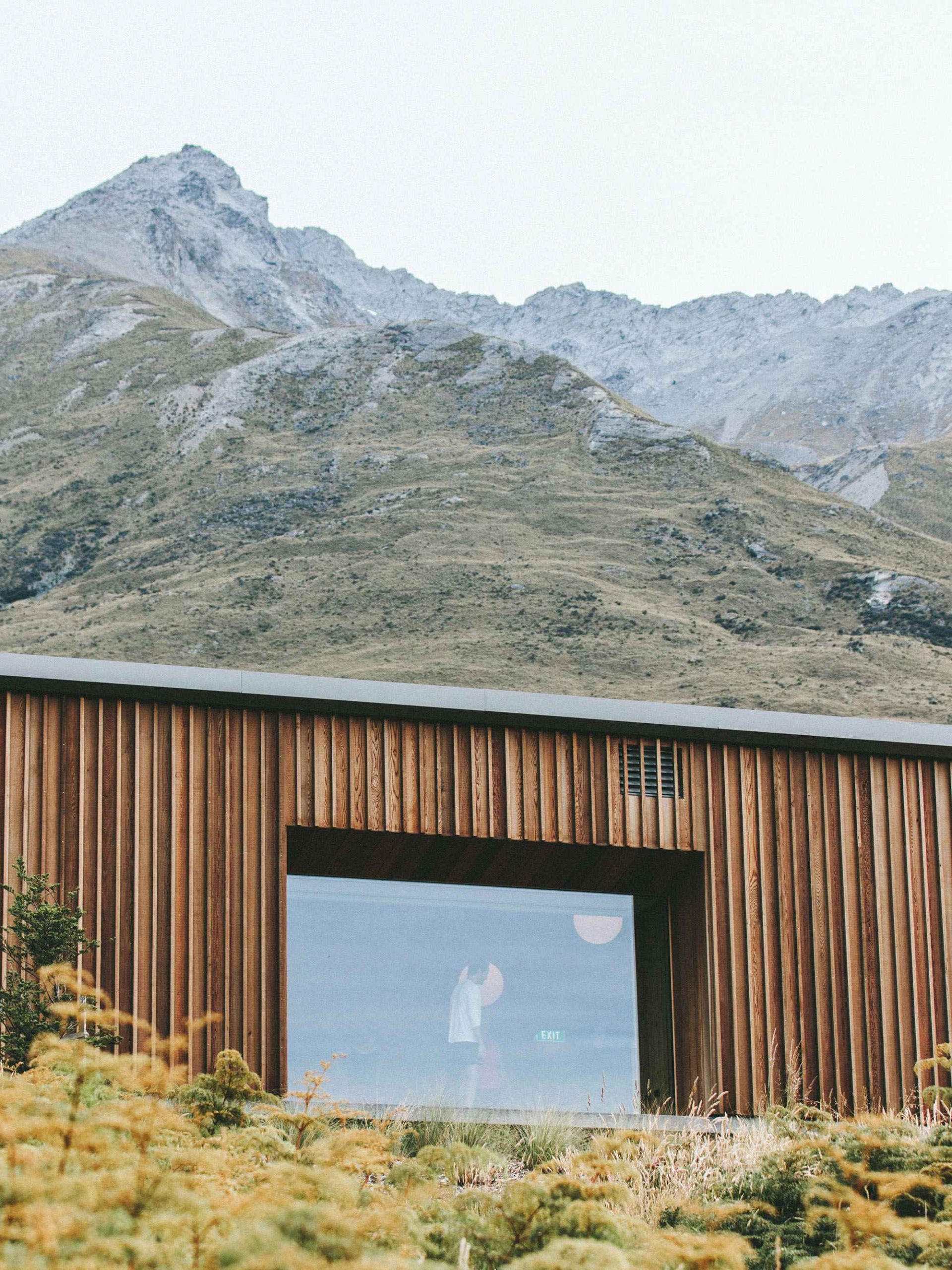 MOVIE REVIEW: “Wuthering Heights”