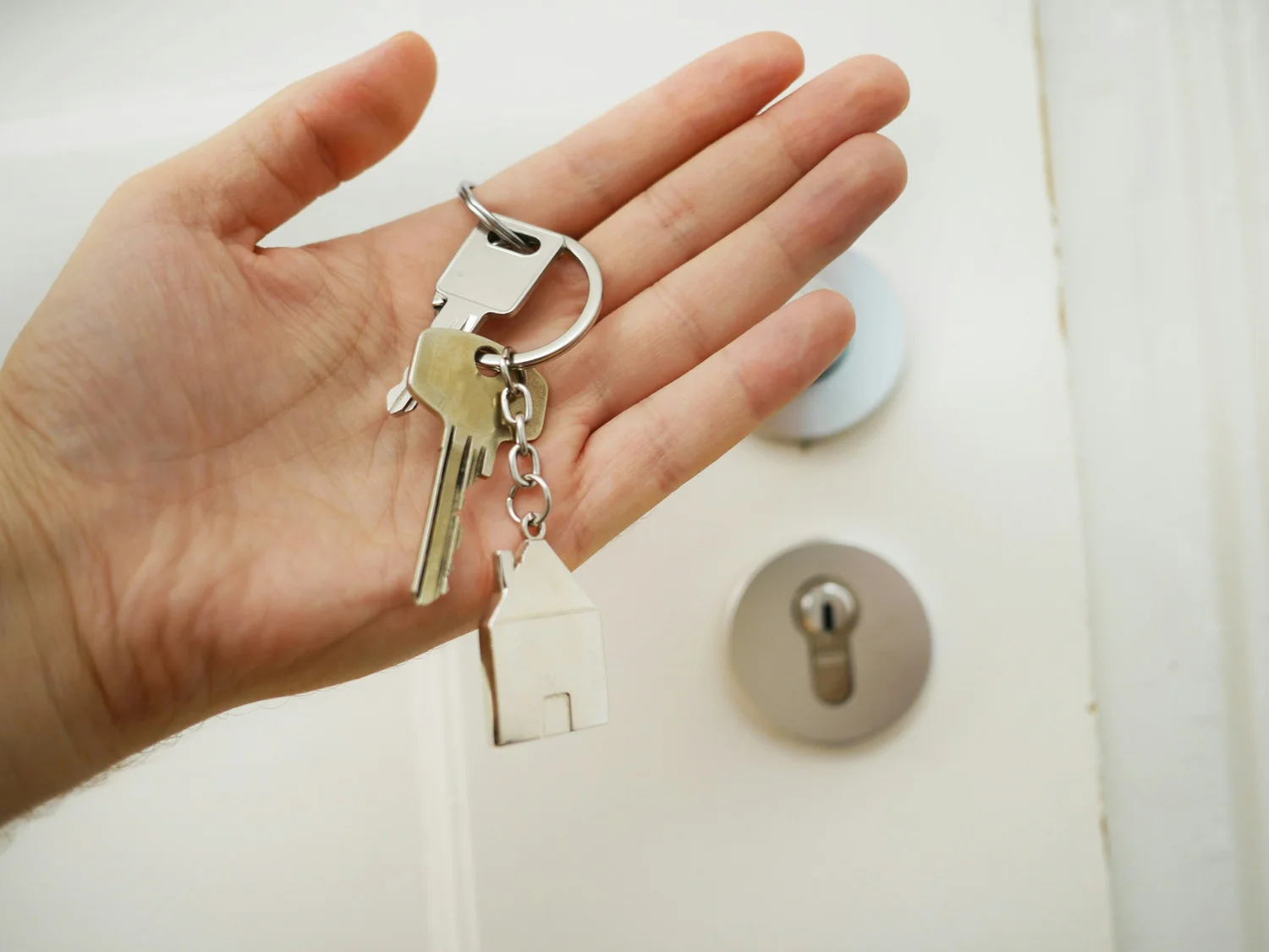 Building Buyer Confidence Through Agent-Seller Cooperation