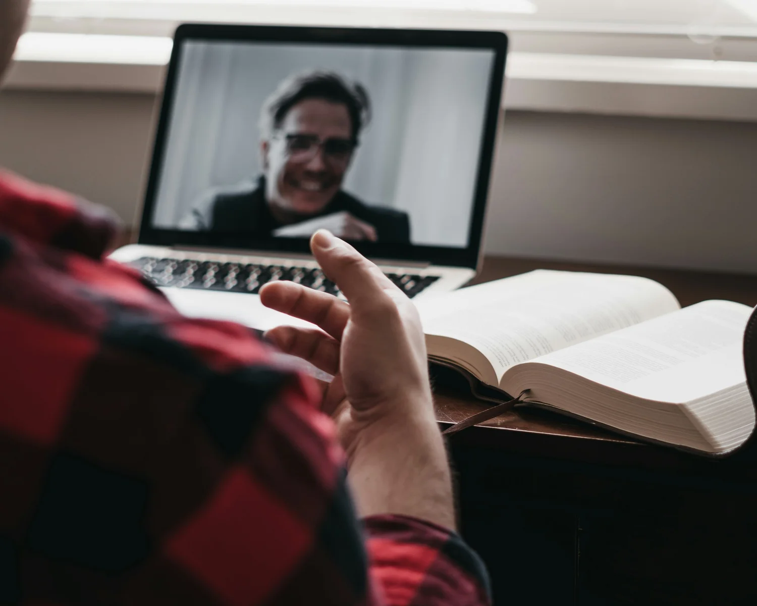 How Simple Indian Video Conversations Connect You with Friendly Strangers